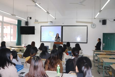 四川护理职业学院加强校企合作