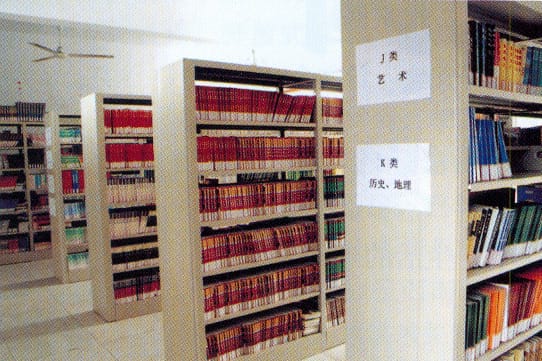 重庆光华女子职业中等专业学校图书馆内景图