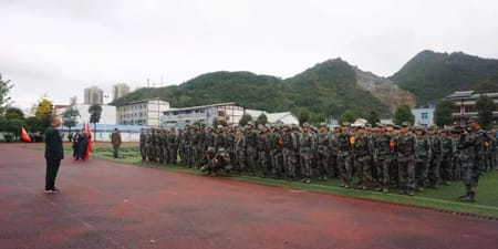 中国人民解放军陆军军医大学官兵到桐梓野外综合训练