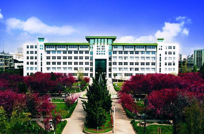 昆明医科大学教学楼全景