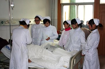 高级护理专业毕业生参加工作