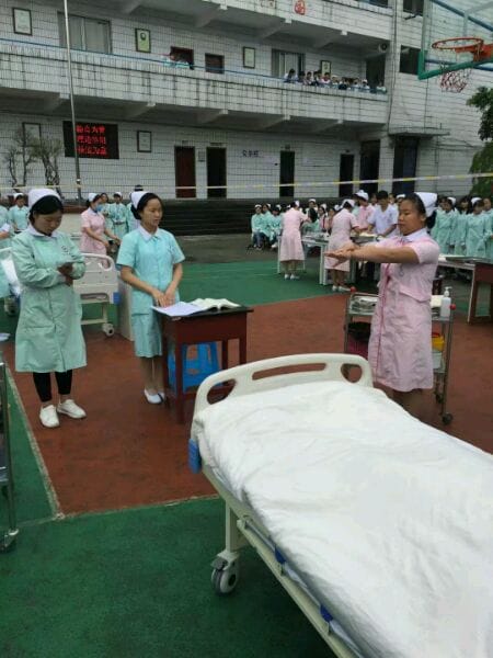 重庆市渝西卫生学校 “护理技能大赛半决赛”现场图二