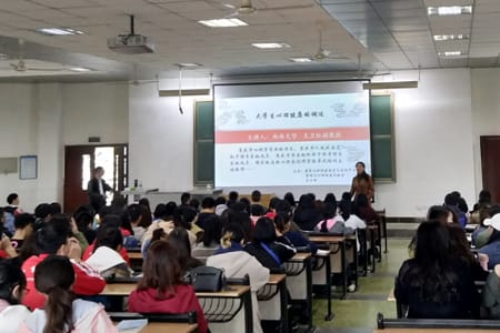 重庆文理学院举办“大学生心理健康调试策略”讲座