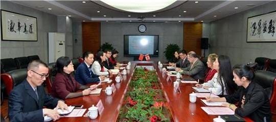 重庆工业职业技术学院的老师开会