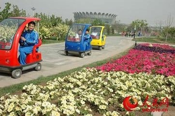 三八”节旅游活动留影