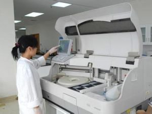 医学信息工程专业学生在实践操作