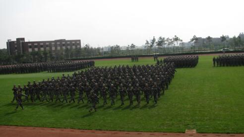 昆明市卫生学校军训