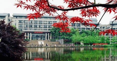 重庆理工大学的校内湖