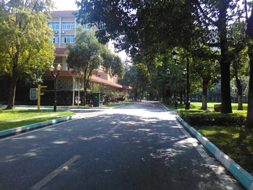 昆明市卫生学校校园环境