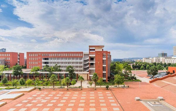 昆明市卫生学校校园环境