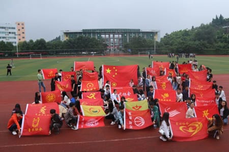 重庆工贸职业技术学院开展 “我为国旗点赞”系列活动