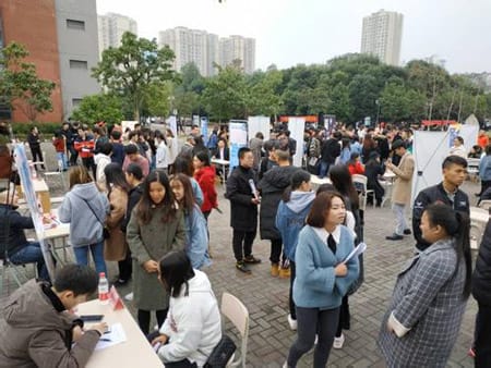 重庆化工职业学院就业后的月薪是多少？