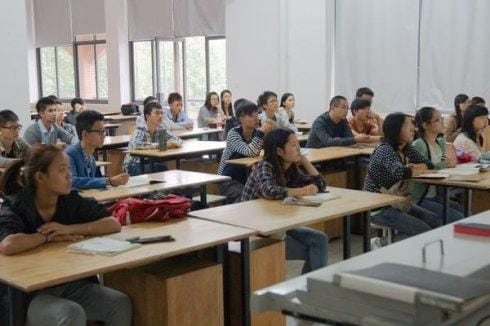 四川国际标榜职业学院教室环境