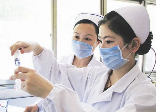 初中毕业读卫校的条件怎么样?