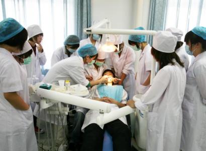 昆明口腔医学技术专业的课程有哪些?该专业可以考什么证书？