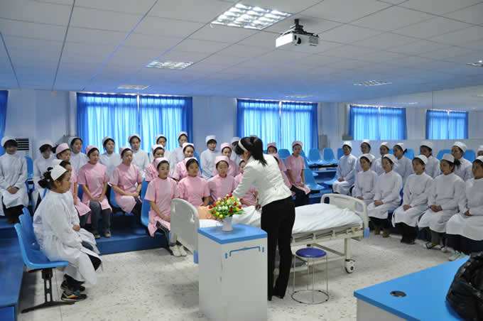 2022年报考楚雄医药高等专科学校怎么样，学校有