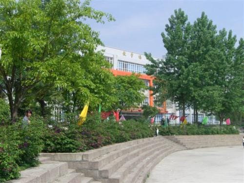 成都华大医药卫生学校