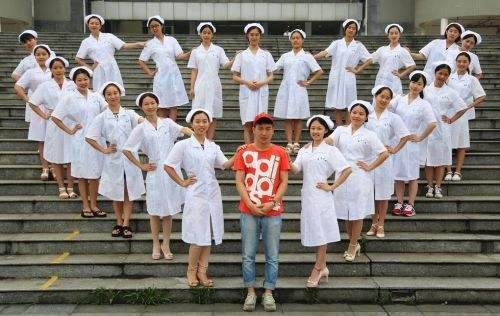 聚焦丨男护士成为医院抢手