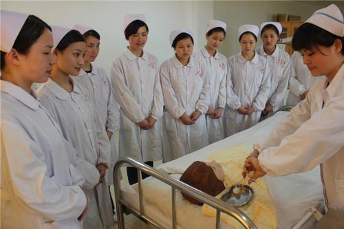 女孩学护理专业怎么样？