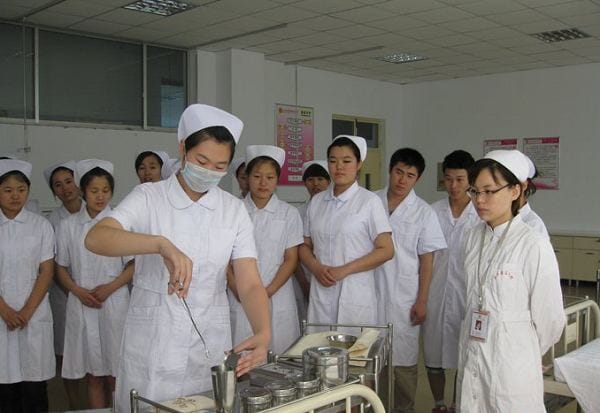 护理专业考军护的基本要条件是什么？