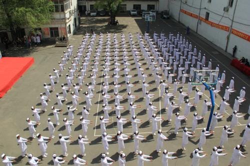 高中毕业读卫校划算吗