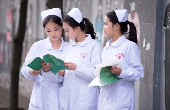 初中毕业读成都哪个卫校好
