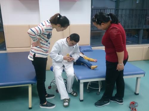 考取康复治疗师证需要什么条件？