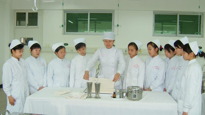 初中生可以学习护理专业吗