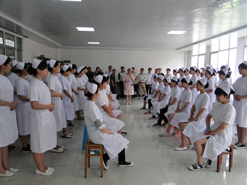 重庆护士专业是否能到国外工作呢