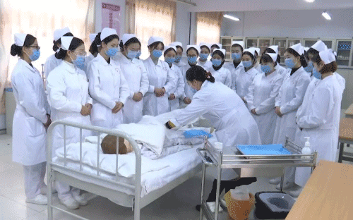 贵州省有助产专业的专科学校