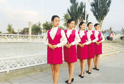 贵阳高铁乘务学校2022年招生进行中,初中毕业可报名!