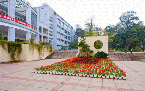 贵阳中职学校—贵阳市交通学校学费收取标准是多少？