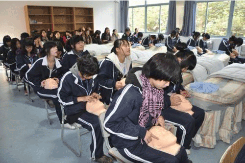 贵阳职业技术学校美容美发专业招生，初中毕业可以报名