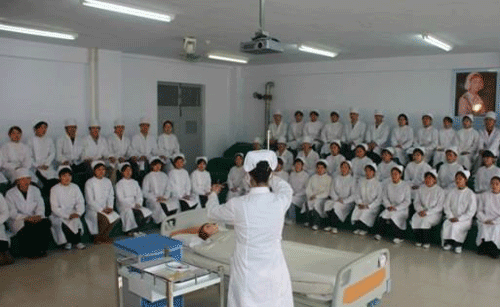 成都护理专业工资待遇及就业前景怎么样