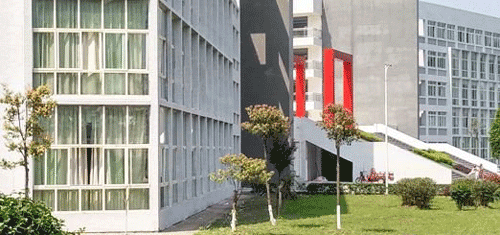 四川省宜宾卫生学校2023年学费多少