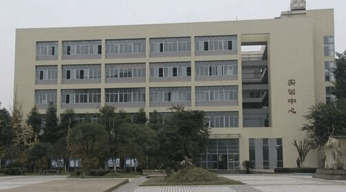 四川省大邑县职业高级中学2023年学费多少