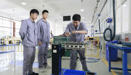 成都汽车职业技术学校招生办电话多少