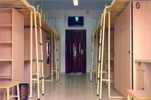 四川省邻水县职业中学宿舍是几人间