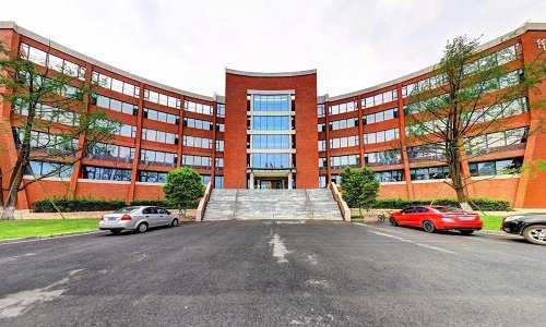 贵州省贵阳轻轨学校学费高吗