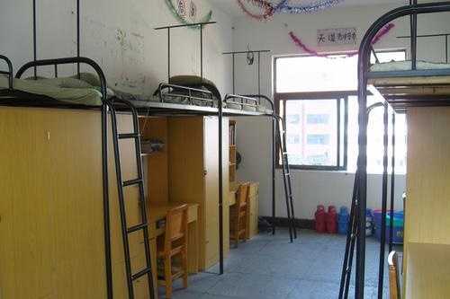 贵州工程职业学院五年制大专宿舍是几人间